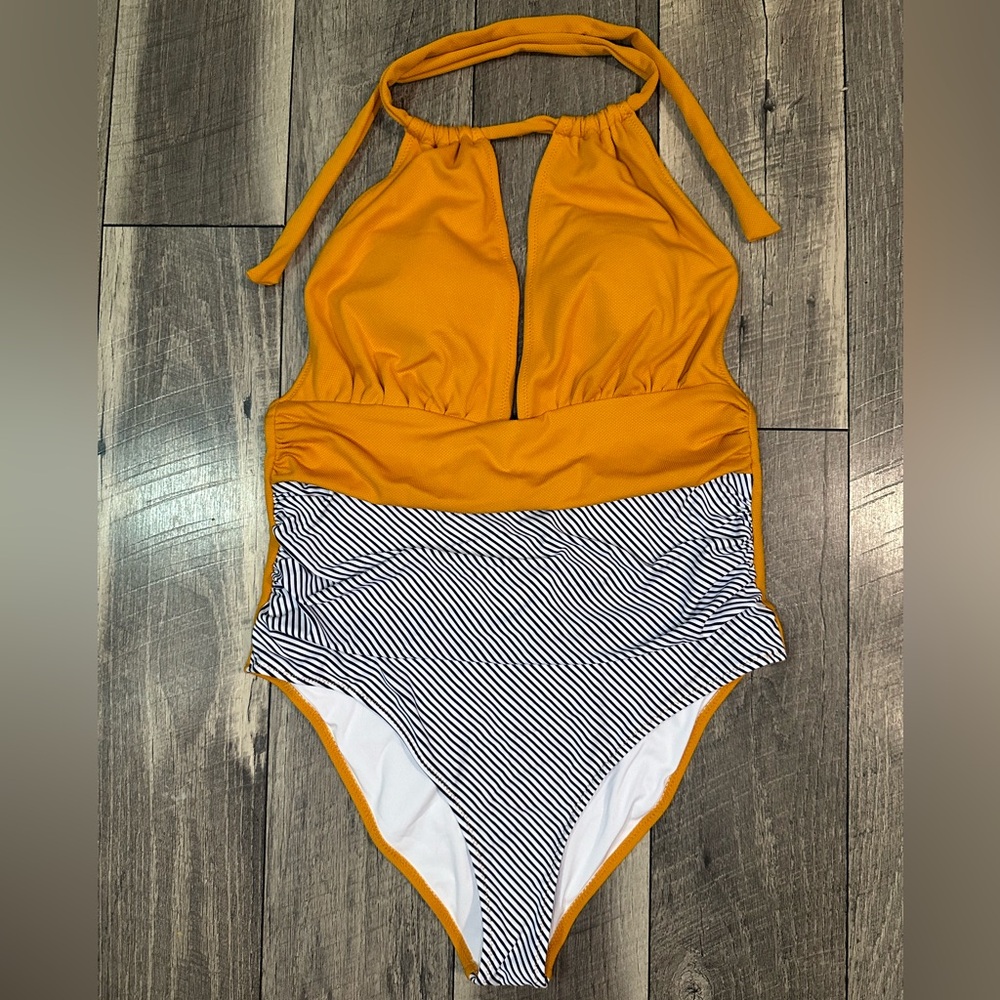 Cupshe One Piece Bathing Suit (NWT)
